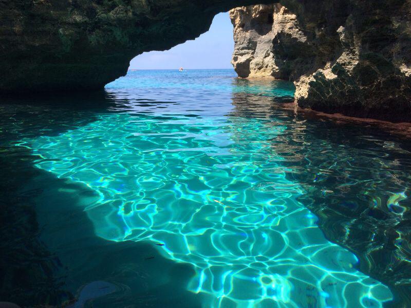 Croisiere catamaran Baleares - grotte acantilados