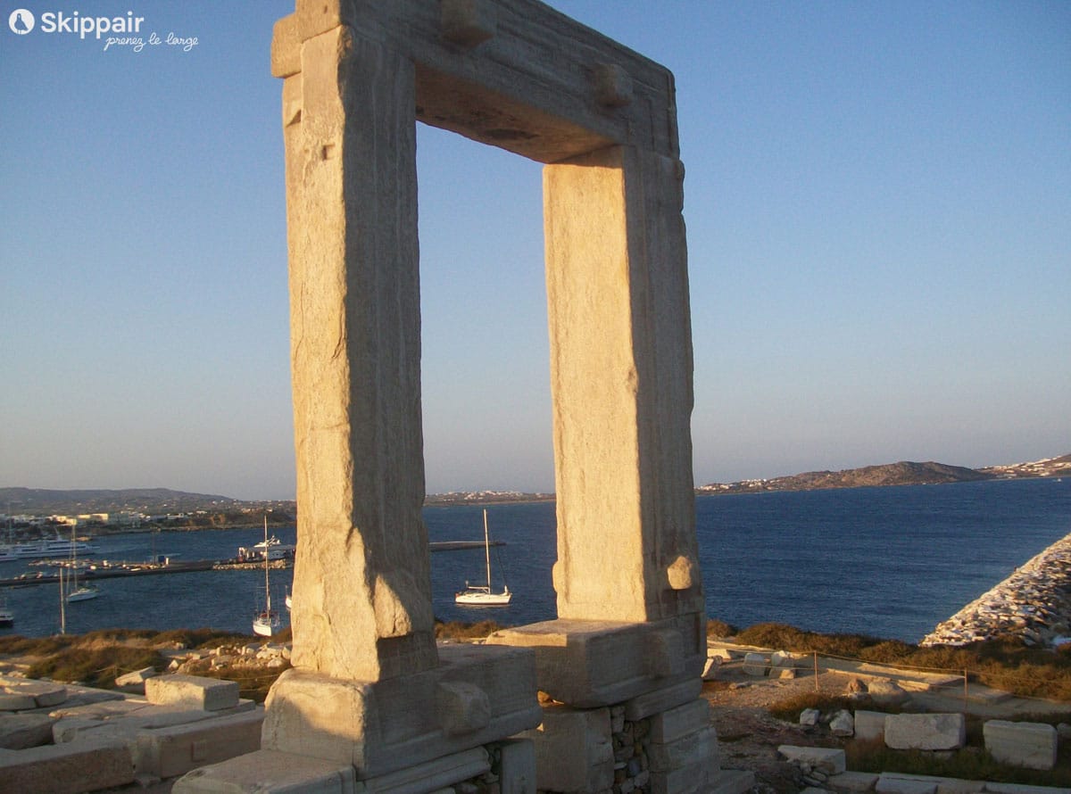 Entrée du temple d'Apollon, sur l'île de Naxos - Skippair