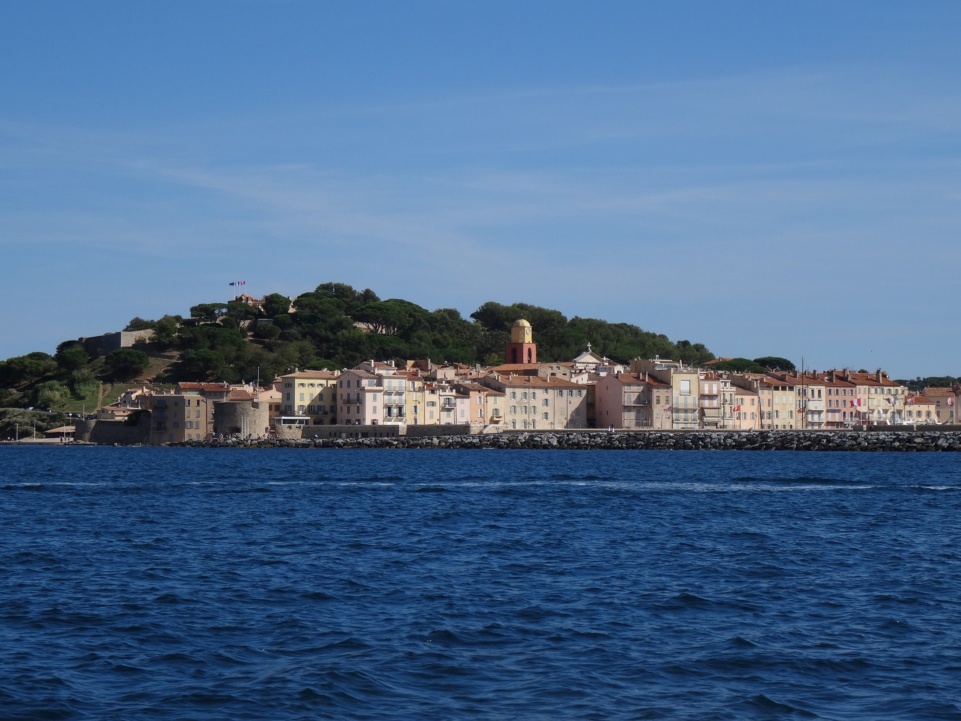 Saint-Tropez vu de la mer Méditerranée - CC0 Emma Blowers